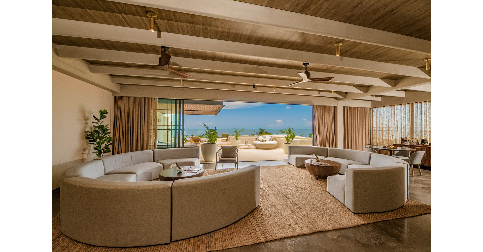 ATELIER Playa Mujeres fue galardonado con dos prestigiosos premios de los Gold Key Awards, en las categor&iacute;as Best Resort y Best Guestroom Upscale