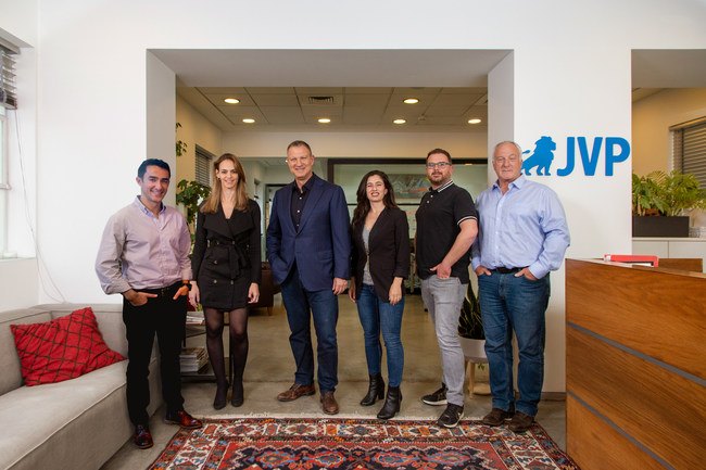 De gauche à droite: Alex Dikman, Shimrit Kenig, Erel Margalit, Julia Kagan, Daniel Cohen, Shai Schiller (Photographe: Dor Pazuelo) (PRNewsfoto / Jerusalem Venture Partners (JVP))