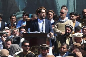Afghans from all around the U.S. travel to Washington D.C. to protest for a Decentralized system &amp; Ethnic Representation &amp; pledge support to H.E. Ahmad Massoud