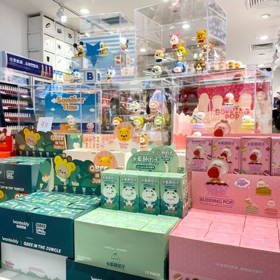 MINISO has released a new Disney character blind box collection - Winnie the Pooh, and five other special blind box collections in Singapore.