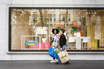 IKEA a ouvert des magasins urbains de format plus petit au niveau mondiale pour rapprocher le magasinage au clients. Sur la photo : IKEA Ville de Paris, la Madeleine (Groupe CNW/IKEA Canada)