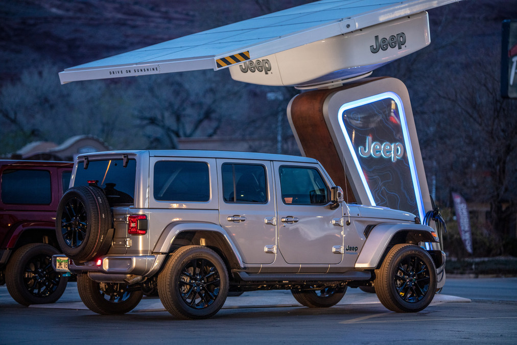 Jeep® Brand Creates Jeep 4xe Charging Network, Works With Electrify America  to Provide EV Charging at Off-road Trailheads Throughout the United States