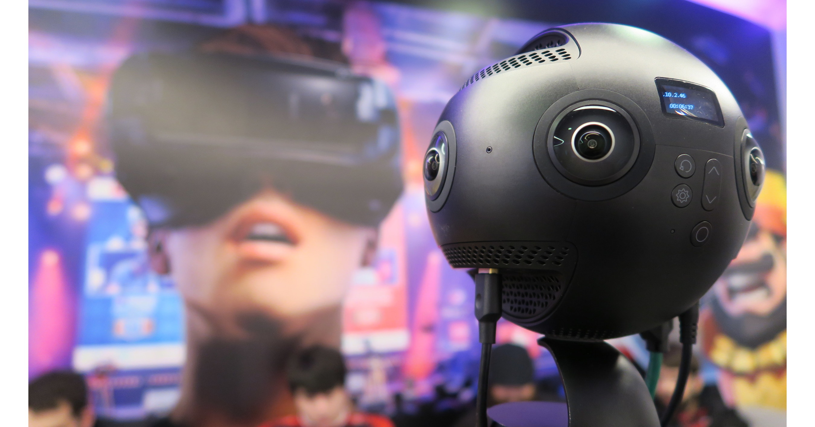 Super Bowl Halftime Show - 360 VR Live Streaming Experience with Insta360  Pro 2 - Insta360 Blog