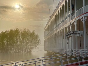 Park West Gallery First Ever Riverboat Art Auction Sets Covid-19 Era Record