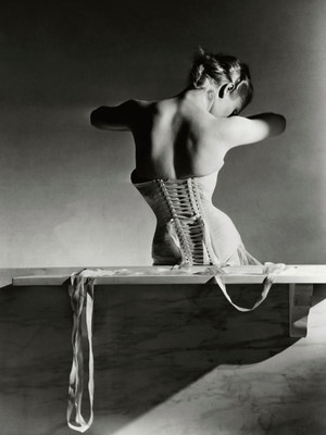 Model wearing a back-lacing corset by Detolle for Mainbocher for Vogue 1939. Photo Credit: Horst P Horst/Condé Nast/Shutterstock