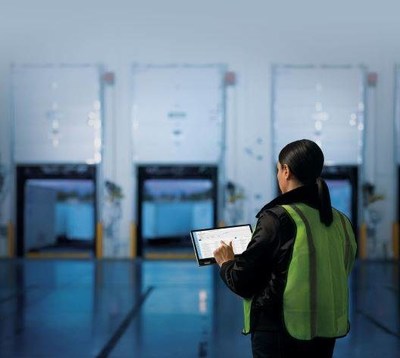 LiftMaster’s powerful suite of software services delivers real-time data and analytics to the commercial warehouse facility.