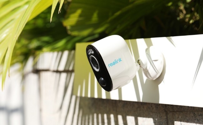 Reolink Argus 3 Pro is a small but smart camera, which integrates AI-enabled detection & 2K images into home security.