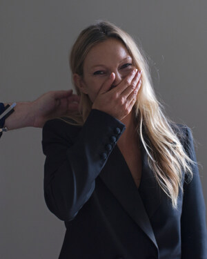 Kate Moss è protagonista dell'ultima campagna di Self-Portrait, con una serie di ritratti ad opera di Nigel Shafran