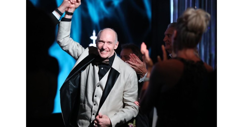 Renowned immunologist and oncologist Carl June receives $1 million Sanford Lorraine Cross Award Renowned immunologist and oncologist Carl June receives $1 million Sanford Lorraine Cross Award