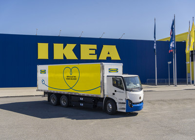 Les camions lectriques de cinq tonnes comarqus de IKEA et de Second Closet (Groupe CNW/IKEA Canada)