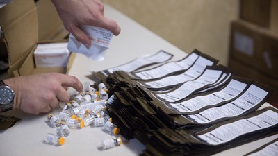 Volunteers with the Virginia Harm Reduction Coalition make kits with Pfizer-donated Naloxone from Direct Relief. (Photo: Stephanie Klein-Davis for Direct Relief)