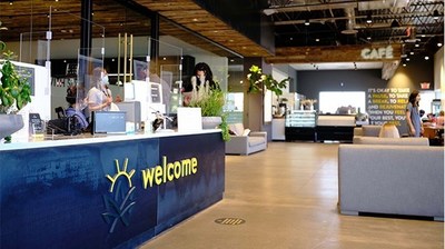 SOL Flower Dispensary in Scottsdale (CNW Group/Australis Capital Inc.)