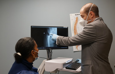 Shawn Parris, left, reviewing imagery of her hip replacement with Dr. Joshua Rozell, orthopedic joint replacement surgeon at NYU Langone Hospital?Brooklyn.