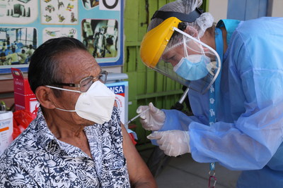Frontline workers and older adults started to receive COVID-19 vaccines at a vaccination site in Lima, Peru on 24 March 2021. (CNW Group/Canadian Unicef Committee)