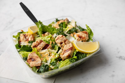 Lemon Kale Caesar Salad se une al menú de Chick-fil-A por tiempo limitado en los restaurantes participantes nacionales, a partir del 26 de abril.