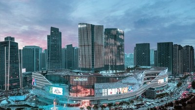 “The Ring, Chongqing” is Hongkong Land’s inaugural lifestyle retail series.  It is a seven-level shopping mall with some 74,000 sq. m of net leasable area.