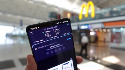 5G speed test at HKIA - departure hall on level 7 of Terminal 1 (The test was conducted on April 21 2021) (PRNewsfoto/中國移動香港)