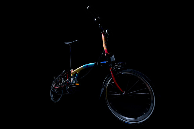 Radiohead is among the top music artists lending a creative touch to Brompton folding bikes. Each custom-designed bike will be auctioned by Greenhouse Auctions May 28 through June 12, 2021, to raise money for Crew Nation, a global relief fund benefitting music tour crews impacted by the global pause on music tours due to COVID-19.