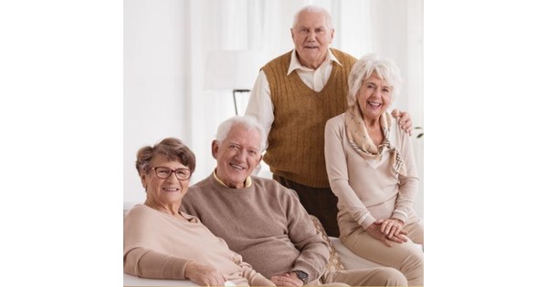 Amigos do Hospital de Cl&iacute;nicas de Curitiba completam 35 anos com presente voltado aos idosos, por Edmar Lastoria