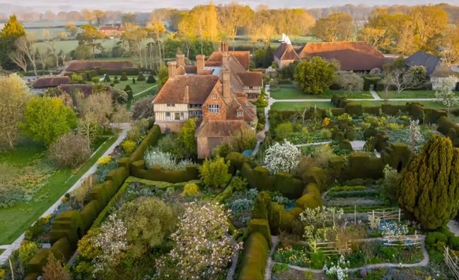 Great Dixter House & Gardens - Courtesy Claire Takacs Photography