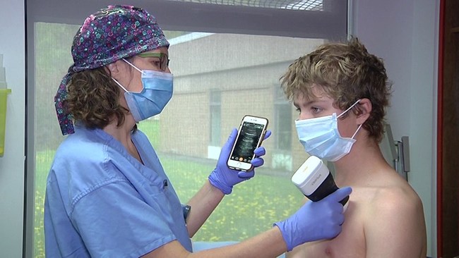 Dr. Robinson, a rural GP uses the Clarius handheld ultrasound scanner for quick exams.