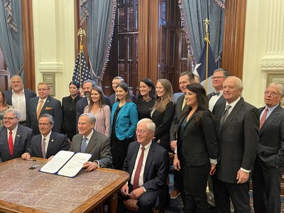 Lieutenant Governor Dan Patrick, Senator Kelly Hancock, Governor Greg Abbott, Chairman Charlie Geren, and others just after the signing of the Texas Alcohol-to-Go bill.