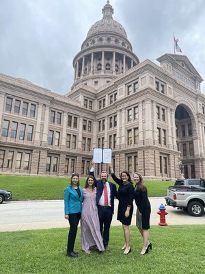 Laura Schulte, Paige Winstanley, and Ellis Winstanley of El Arroyo and Dr. Emily Williams Knight and Kelsey Erickson Streufert of Texas Restaurant Association celebrate the win in front of the Texas Capitol.