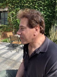 Lou Ferrigno now hears the world with his Cochlear Kanso 2 Sound Processor, the first off-the-ear cochlear implant sound processor with direct streaming from both Apple and Android devices.