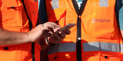 Crews using the Assignar fieldworker app on a job site.