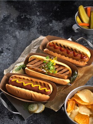 Made using a pea and potato protein base, the Sweet Earth Vegan Jumbo Hot Dogs deliver an authentic hot dog experience and grill beautifully or sizzle satisfyingly in a skillet, making them the perfect flavorful vegan and sustainable swap for the summer.