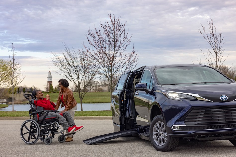 2021 BraunAbility Toyota Sienna Hybrid