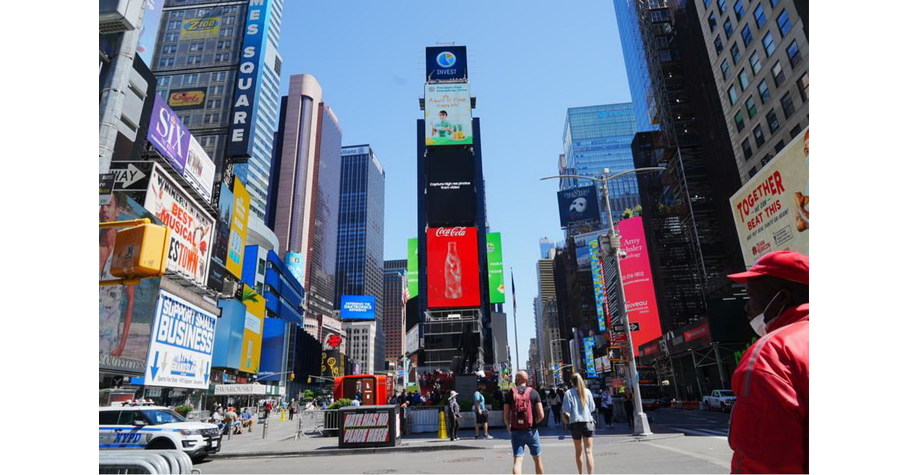Pineapples from Guangdong, China, a burst of flavor in every bite appears on the China Screen of Times Square, New York