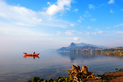 La foto muestra el paisaje del lago Fuxian, en Yuxi, provincia de Yunnan, al suroeste de China. (Foto: Jin Yunlong) (PRNewsfoto/Xinhua Silk Road)