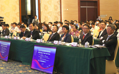 Dignitaries attend the RCEP Media & Think Tank Forum in Haikou, Hainan province, on Sunday. (Photo by Zou Hong/China Daily)
