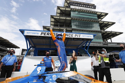Honda's Scott Dixon captured the pole Sunday for next weekend's 105th running of the Indianapolis 500.