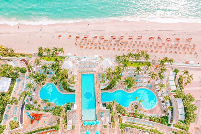 The Diplomat Beach Resort, Florida's most iconic oceanfront destination, is boasting 1,000 reimagined guestrooms and suites, two sun-drenched pools, 26 poolside cabanas, two fitness centers, and 209,000 square feet of indoor and outdoor meeting and event space.