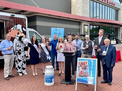 Representatives from Pennsylvania Dairymen's Association, Feeding Pennsylvania, American Dairy Association North East, and Weis Markets joined together to kick off National Dairy Month and encourage customers to donate to "Fill a Glass with Hope®" and fight hunger.