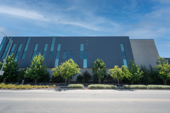 Equinix SV11 IBX data center exterior