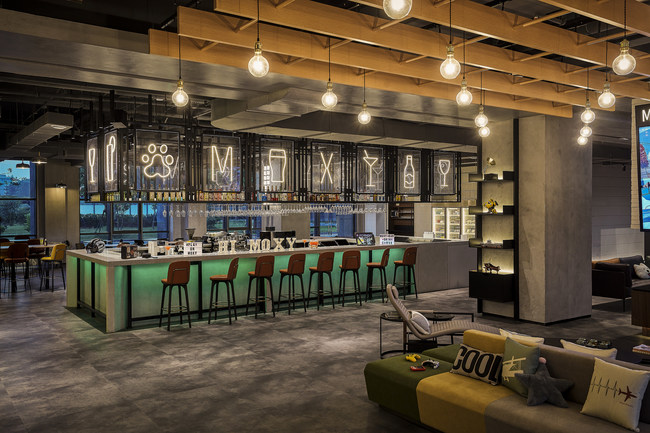 Moxy Shanghai Hongqiao CBD Bar