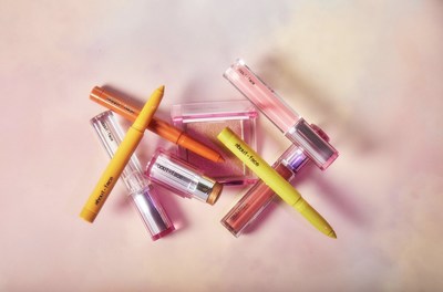 about-face Summer 2021 color drop includes 3 bold, pigment rich crayons with a matte finish from Shadowstick, 3 juicy Light Lock Lip Gloss colors with a glass like finish and high-beam golden rose and gilded bronze glow for face and body in Light Lock Stick and hybrid Powder formulas from Light Lock.