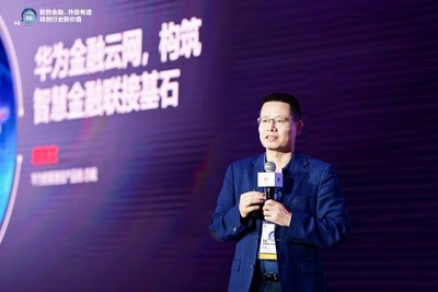 Kevin Hu, presidente de la Línea de Productos de Comunicación de Datos de Huawei, presenta la solución Financial Cloud-Network (PRNewsfoto/Huawei)