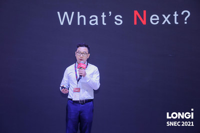 LONGi presentó su nuevo módulo bifacial Hi-MO N en la SNEC2021 (PRNewsfoto/LONGi Solar)
