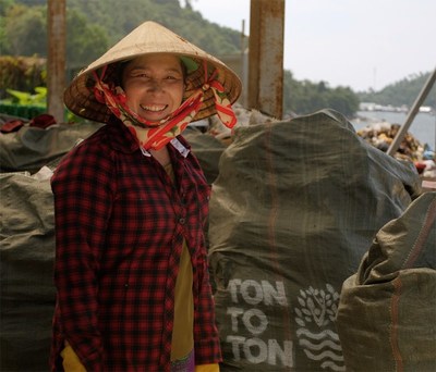 TONTOTON - Waste-Picker 
World's First Plastic Credit