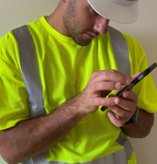 Worker using the AlertMeter® app