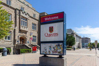 The wandaNEXT™ solution’s latest upgrade, powered by Tork®, provides real-time dispenser data that allows cleaning teams at Queen’s University to work smarter by targeting immediate needs and proactively refilling dispensing units to improve hygiene and reduce waste. (CNW Group/Bunzl Canada)