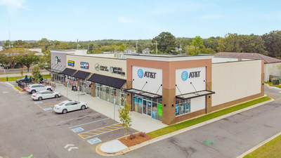 Notably, Dothan Commons features the very first Starbucks Drive-Thru in the Wiregrass region and is the only Starbucks Drive-Thru location within almost 100 miles.