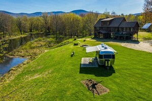 Harvest Hosts Acquires Boondockers Welcome, Celebrating the Companies' Shared Love of the RV Community