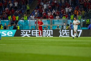 À titre de commanditaire de l'UEFA EURO 2020, Hisense présente son téléviseur U7 d'Hisense lors du tournoi