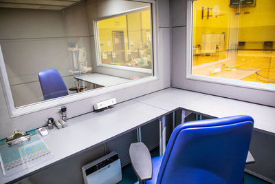 Interior of SnapCab Care physician workstation with semi-enclosed examination room (CNW Group/SnapCab)