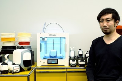 Yasu from Final Aim Inc next to the Ultimaker S3